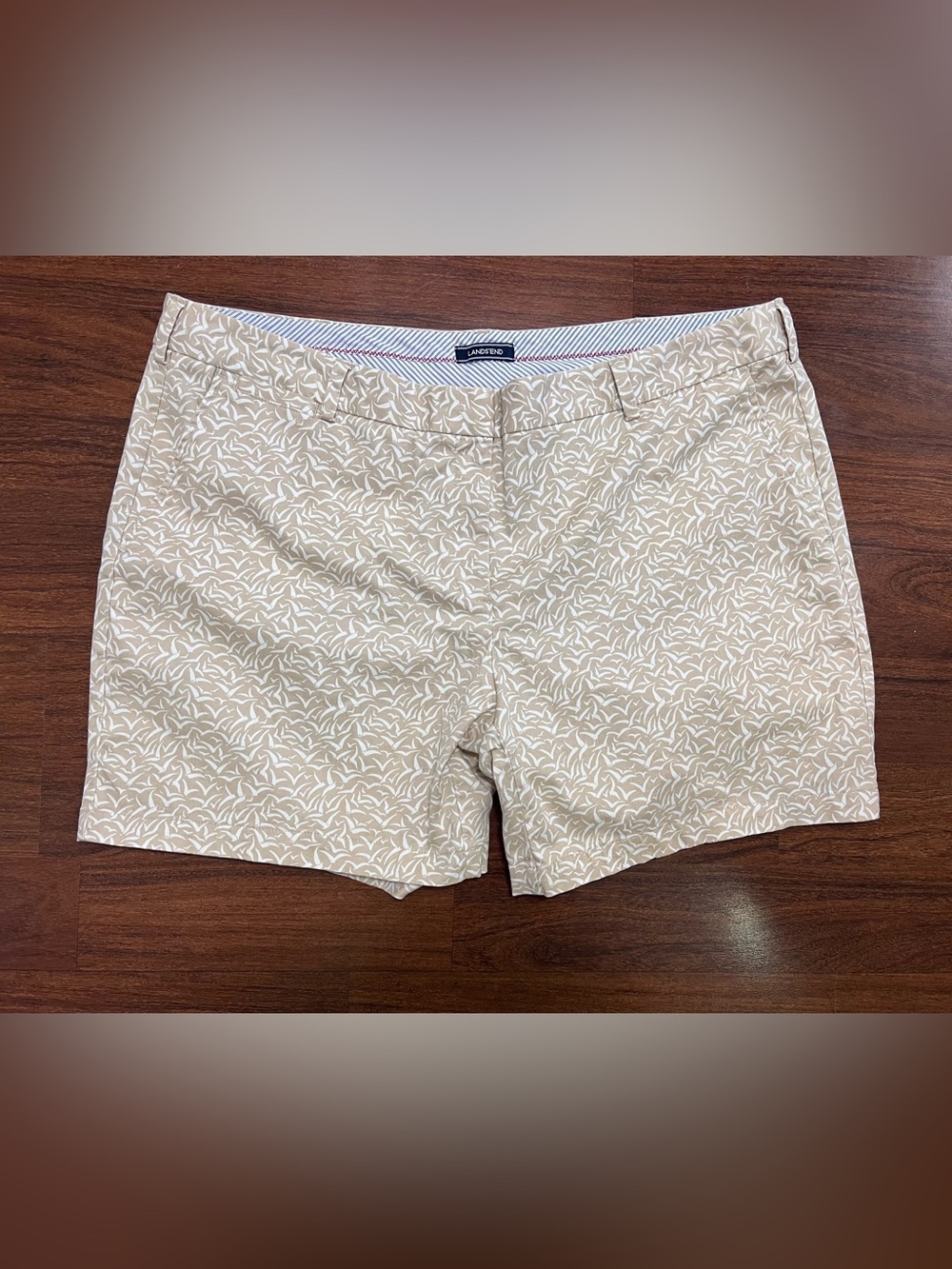 Lands’ End Women’s Plus Size 22W Chino Shorts Beige & White Birds Seagulls Print